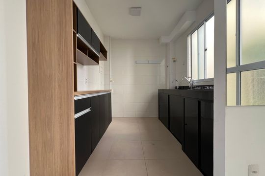 Cozinha de apartamento para alugar com 2 quartos, 50m² em Santos Dumont, Juiz de Fora