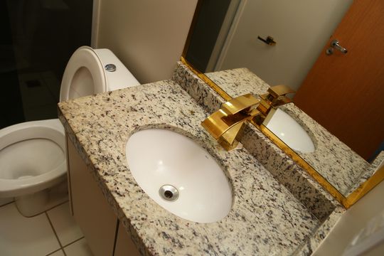 Banheiro de apartamento para alugar com 3 quartos, 72m² em Jardim Monte Serrat, Aparecida de Goiânia