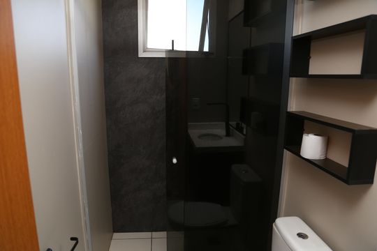 Banheiro de apartamento para alugar com 3 quartos, 72m² em Jardim Monte Serrat, Aparecida de Goiânia