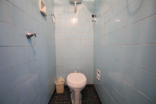 Banheiro de serviço de casa para alugar com 3 quartos, 149m² em Jardim Londrina, São Paulo