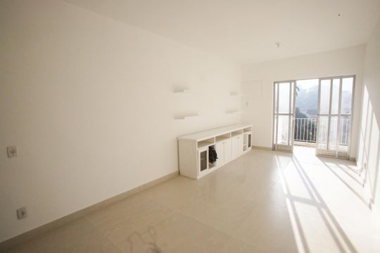 Sala de apartamento para alugar com 3 quartos, 87m² em Pechincha, Rio de Janeiro