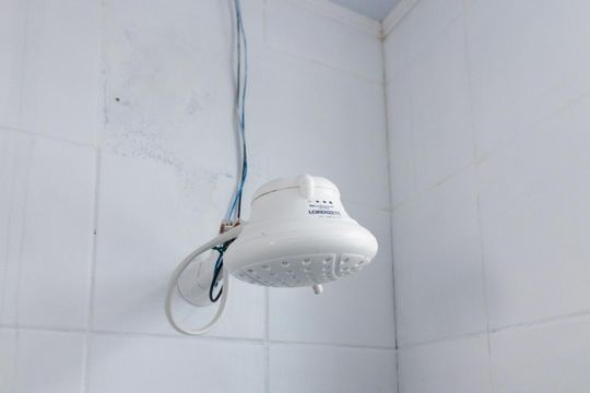 Banheiro de apartamento para alugar com 2 quartos, 46m² em Cristal, Porto Alegre