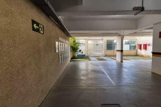 Garagem de apartamento para alugar com 2 quartos, 65m² em Santa Terezinha, Belo Horizonte