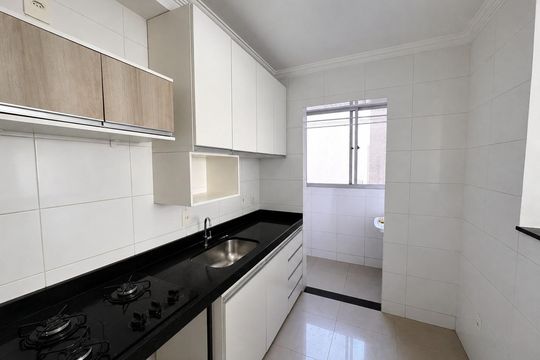 Cozinha de apartamento para alugar com 2 quartos, 65m² em Santa Terezinha, Belo Horizonte