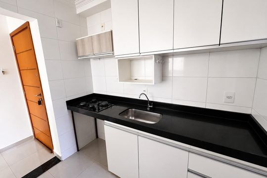 Cozinha de apartamento para alugar com 2 quartos, 65m² em Santa Terezinha, Belo Horizonte