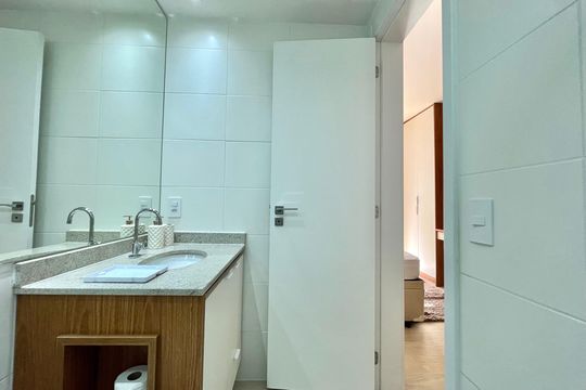 Banheiro de kitnet/studio para alugar com 1 quarto, 24m² em Vila Santa Catarina, São Paulo