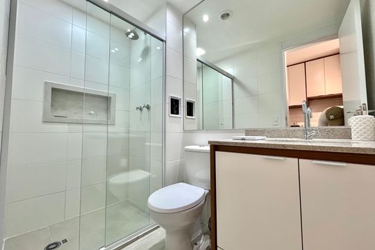 Banheiro de kitnet/studio para alugar com 1 quarto, 24m² em Vila Santa Catarina, São Paulo