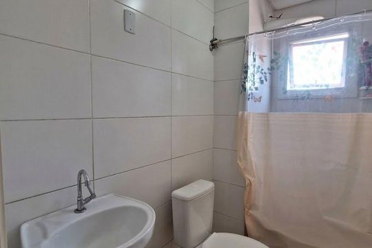 Banheiro 1 de apartamento para alugar com 2 quartos, 56m² em Passo dos Ferreiros, Gravataí