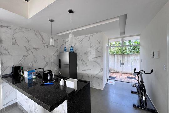 Cozinha de casa de condomínio à venda com 3 quartos, 180m² em Vargem Grande, Rio de Janeiro