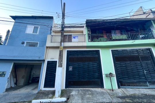 Fachada de casa para alugar com 3 quartos, 175m² em Jardim Regina, São Paulo