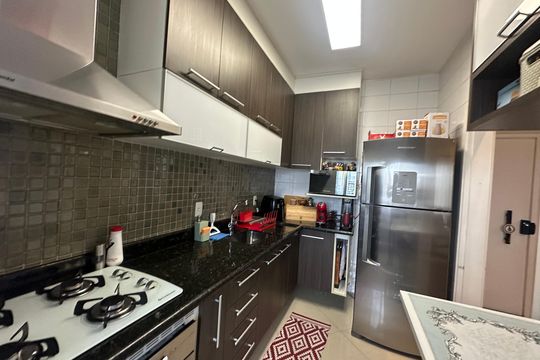 Cozinha de apartamento à venda com 2 quartos, 56m² em Vila Iracema, Barueri