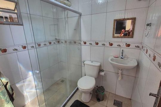 Banheiro de casa de condomínio para alugar com 2 quartos, 110m² em Vista Alegre, São Gonçalo