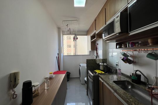 Cozinha de apartamento à venda com 2 quartos, 45m² em Cabral, Contagem