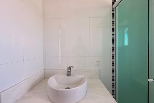 Banheiro suíte  de apartamento à venda com 2 quartos, 70m² em Vila Helena, Santo André