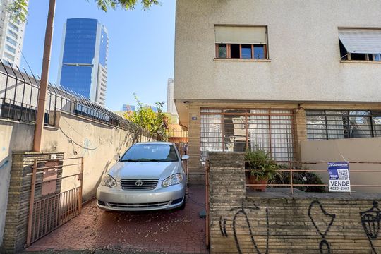 Fachada de casa à venda com 2 quartos, 120m² em Brooklin, São Paulo