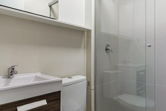 Banheiro de apartamento para alugar com 2 quartos, 65m² em Floresta, Porto Alegre