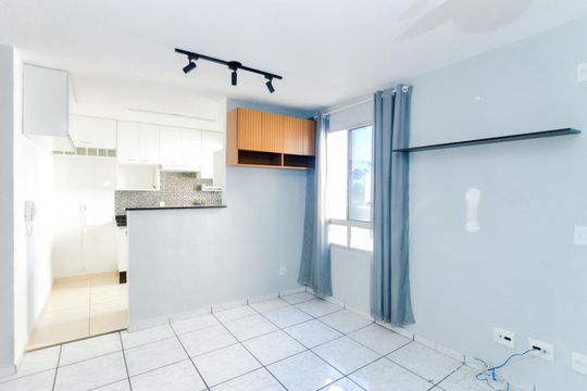 Sala de apartamento para alugar com 2 quartos, 48m² em Água Chata, Guarulhos