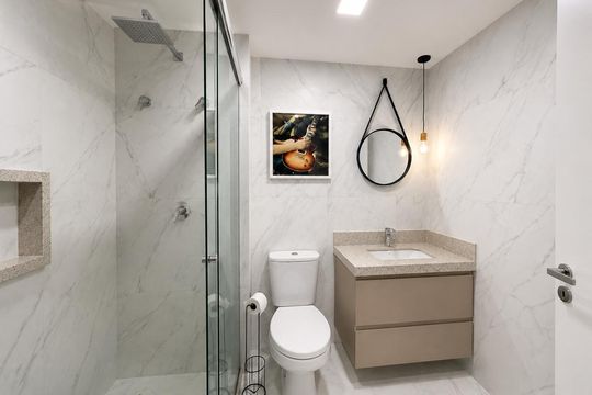 Banheiro de apartamento para alugar com 1 quarto, 42m² em Petrópolis, Porto Alegre