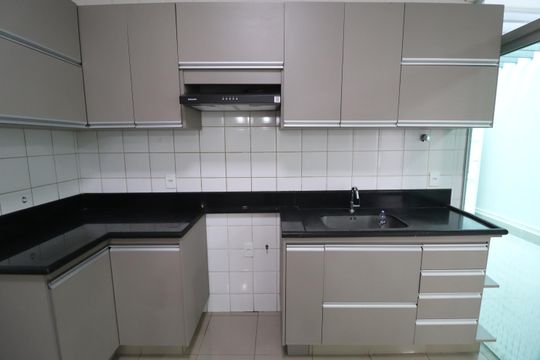 Cozinha de casa para alugar com 3 quartos, 231m² em Tabajaras, Uberlândia