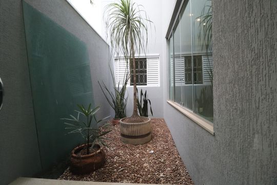 Jardim de Inverno de casa para alugar com 3 quartos, 231m² em Tabajaras, Uberlândia