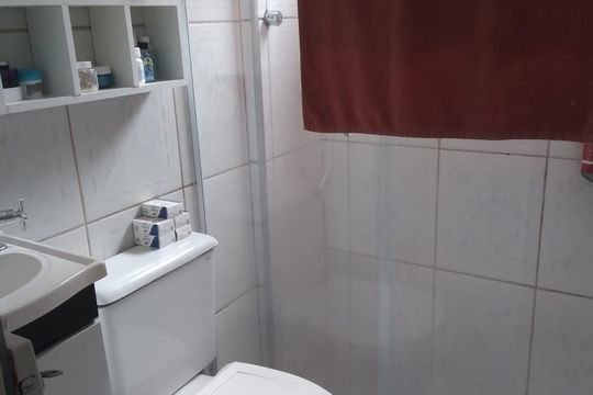 Banheiro de apartamento à venda com 2 quartos, 48m² em Jd Iraja, São Bernardo do Campo