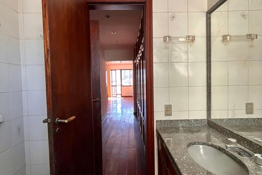 Banheiro da Suíte de apartamento para alugar com 3 quartos, 230m² em Copacabana, Rio de Janeiro