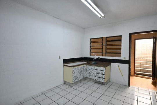 Cozinha de casa para alugar com 2 quartos, 80m² em Jardim Paris, São Paulo