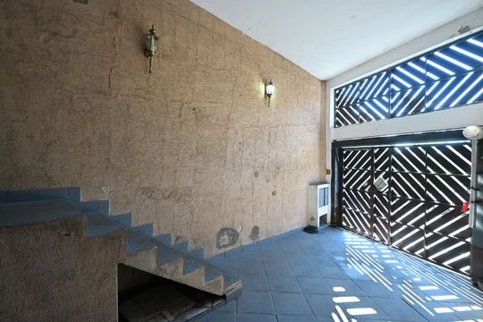Garagem de casa para alugar com 2 quartos, 80m² em Jardim Paris, São Paulo