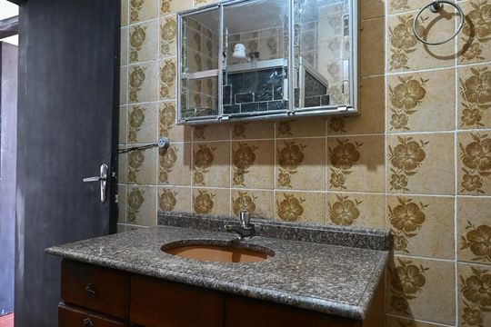 Banheiro de casa para alugar com 2 quartos, 80m² em Jardim Paris, São Paulo