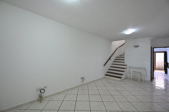 Sala de casa para alugar com 2 quartos, 80m² em Jardim Paris, São Paulo