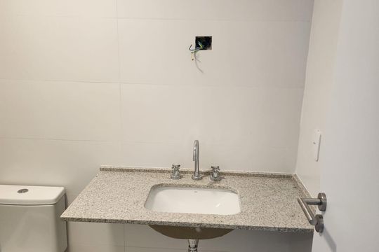 Banheiro de kitnet/studio para alugar com 1 quarto, 39m² em Gávea, Rio de Janeiro