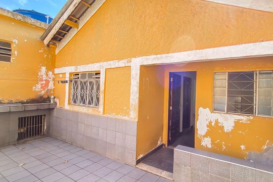Entrada  de casa à venda com 2 quartos, 252m² em Parque Paineiras, São Paulo