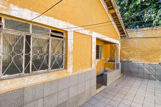 Entrada  de casa à venda com 2 quartos, 252m² em Parque Paineiras, São Paulo