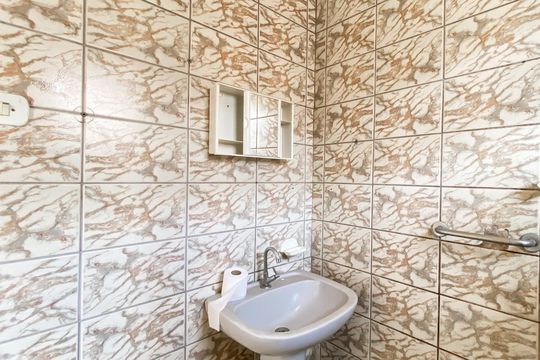 Banheiro  de casa à venda com 2 quartos, 252m² em Parque Paineiras, São Paulo