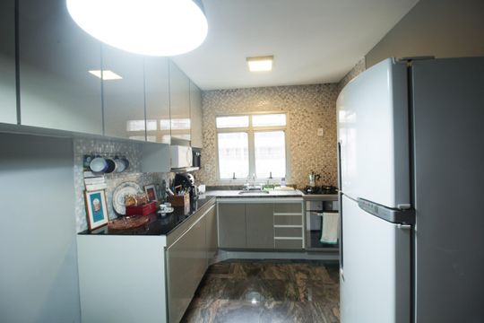 Cozinha de apartamento à venda com 2 quartos, 70m² em Vila Romana, São Paulo