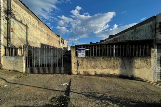 Fachada+Placa de casa à venda com 3 quartos, 250m² em Vila Nhocuné, São Paulo
