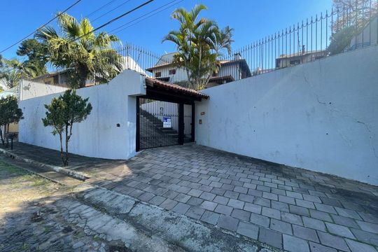 Fachada de casa à venda com 3 quartos, 250m² em Guarani, Novo Hamburgo