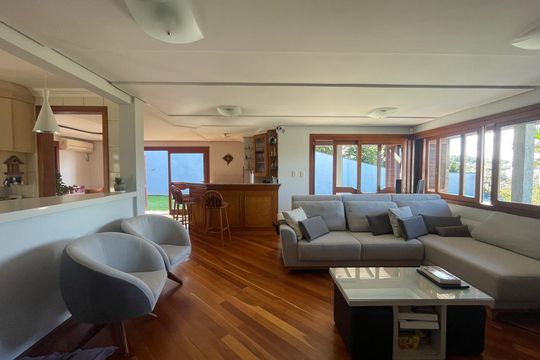 Casa à venda com 3 quartos, 250m² em Guarani, Novo Hamburgo