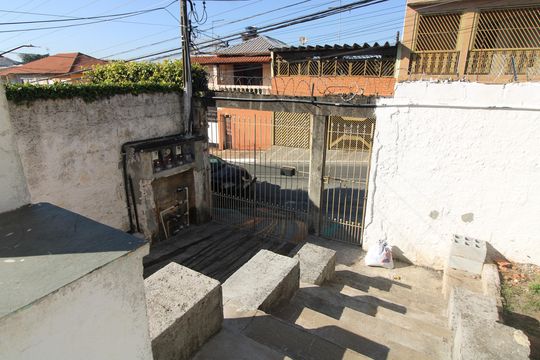 escada de acesso de casa para alugar com 2 quartos, 88m² em Jardim Penha, São Paulo