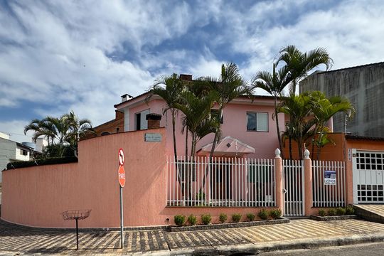 Fachada de casa à venda com 3 quartos, 257m² em Parque dos Passaros, São Bernardo do Campo