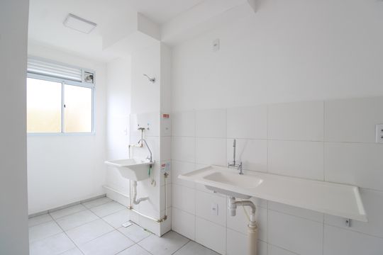 Cozinha de apartamento para alugar com 2 quartos, 48m² em Taquara, Rio de Janeiro