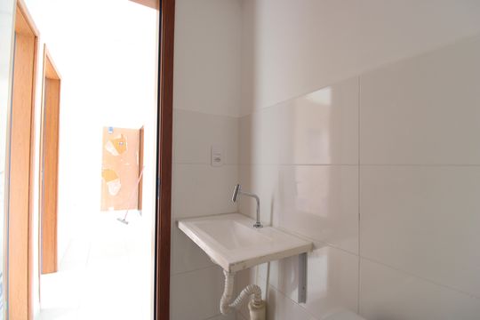Banheiro de apartamento para alugar com 2 quartos, 48m² em Taquara, Rio de Janeiro