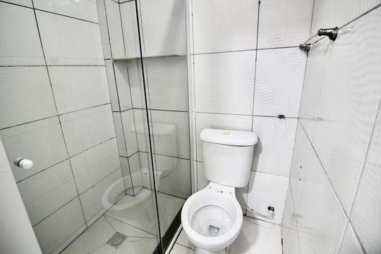 Banheiro  de casa para alugar com 2 quartos, 40m² em Parque Cisper, São Paulo