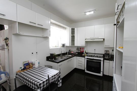Cozinha de apartamento à venda com 4 quartos, 360m² em Grajaú, Belo Horizonte