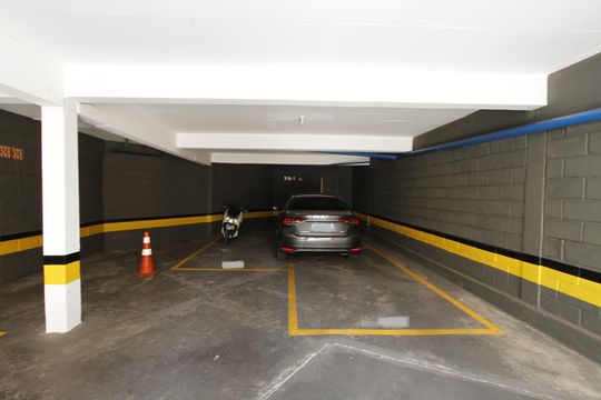 Garagem de apartamento à venda com 4 quartos, 360m² em Grajaú, Belo Horizonte