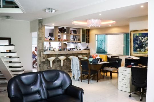 Casa para alugar com 5 quartos, 425m² em Extensão do Bosque, Rio das Ostras