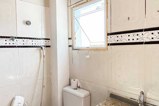 Banheiro da Suíte de casa de condomínio para alugar com 2 quartos, 45m² em Parque Cisper, São Paulo