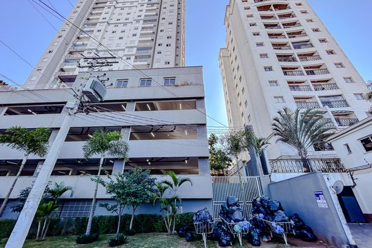 Fachada com Plaquinha de apartamento à venda com 2 quartos, 49m² em Vila Esperança, São Paulo