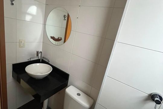 Banheiro de apartamento à venda com 2 quartos, 45m² em Jardim São Pedro de Viracopos, Campinas