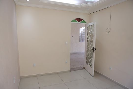 Casa para alugar com 4 quartos, 360m² em Bandeirantes, Contagem
